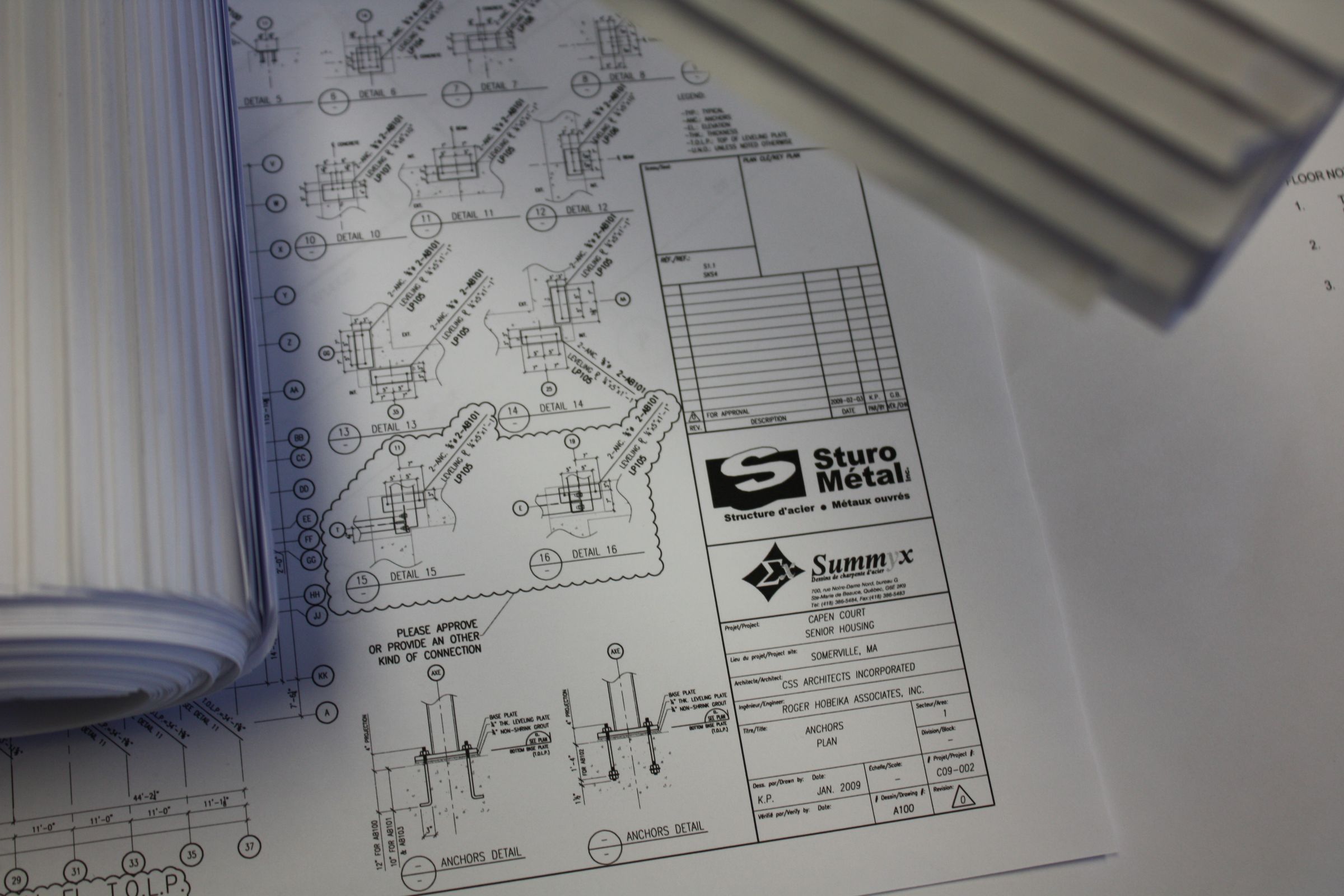 Plans d'atelier Sturo Métal sur la table à dessin